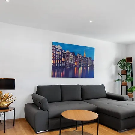 Neue In Zentraler Lage アパート *