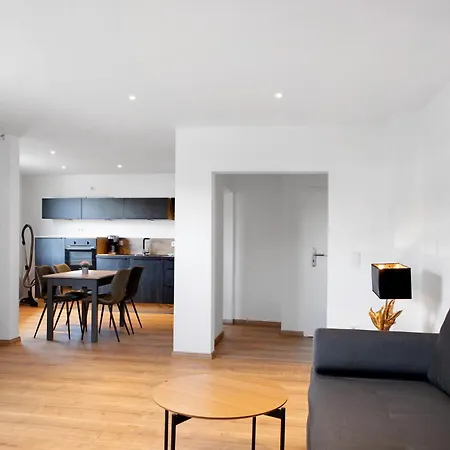 Neue In Zentraler Lage アパート *